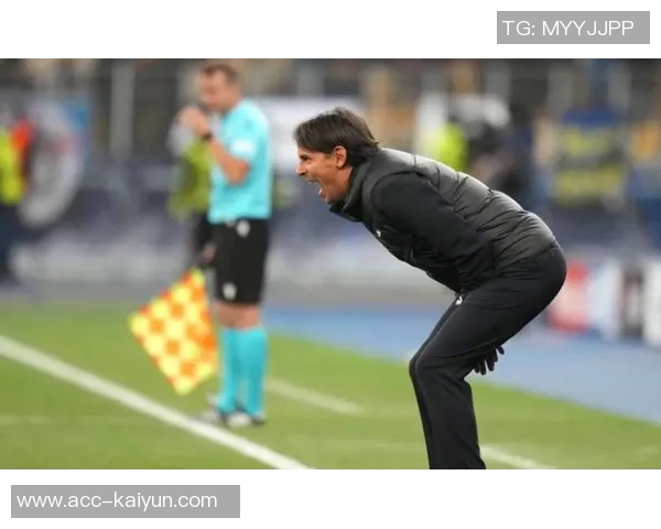 卡佩罗盛赞齐沃的成长轨迹与当年执教米兰的相似之处 卡佩罗盛赞齐沃的成长轨迹与当年执教米兰的相似之处