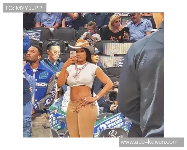 马冬梅身材惊艳引热议克莱表现低迷场均仅9分3板命中率堪忧 马冬梅身材惊艳引热议克莱表现低迷场均仅9分3板命中率堪忧