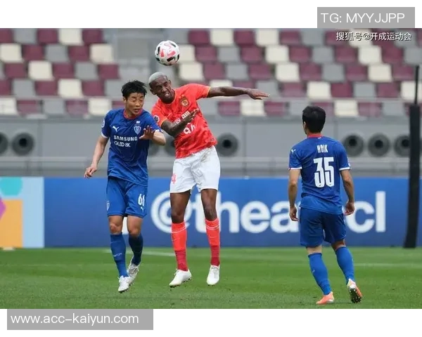 诺伊尔反思失球原因：错误决定与第二落点的失误分析